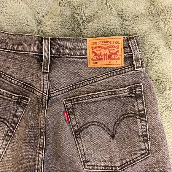 Levi's Gray Jean Shorts for Women - Picture 4 of 4